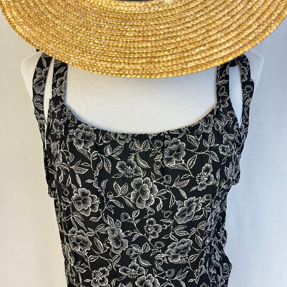 Labeled D&G Black & White Floral Dress – Perfect for Parisian Days